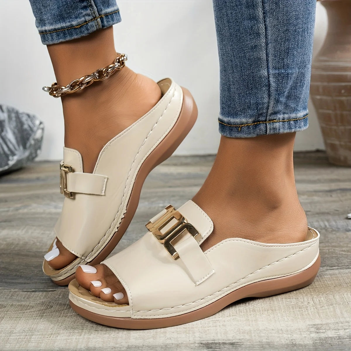 Women's New Casual Fashion Thick Bottom Sandals Model Large Size Simple Metal Buckle Fish Mouth Cool Slippers Summer Slippers
