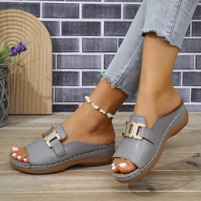 Women's New Casual Fashion Thick Bottom Sandals Model Large Size Simple Metal Buckle Fish Mouth Cool Slippers Summer Slippers