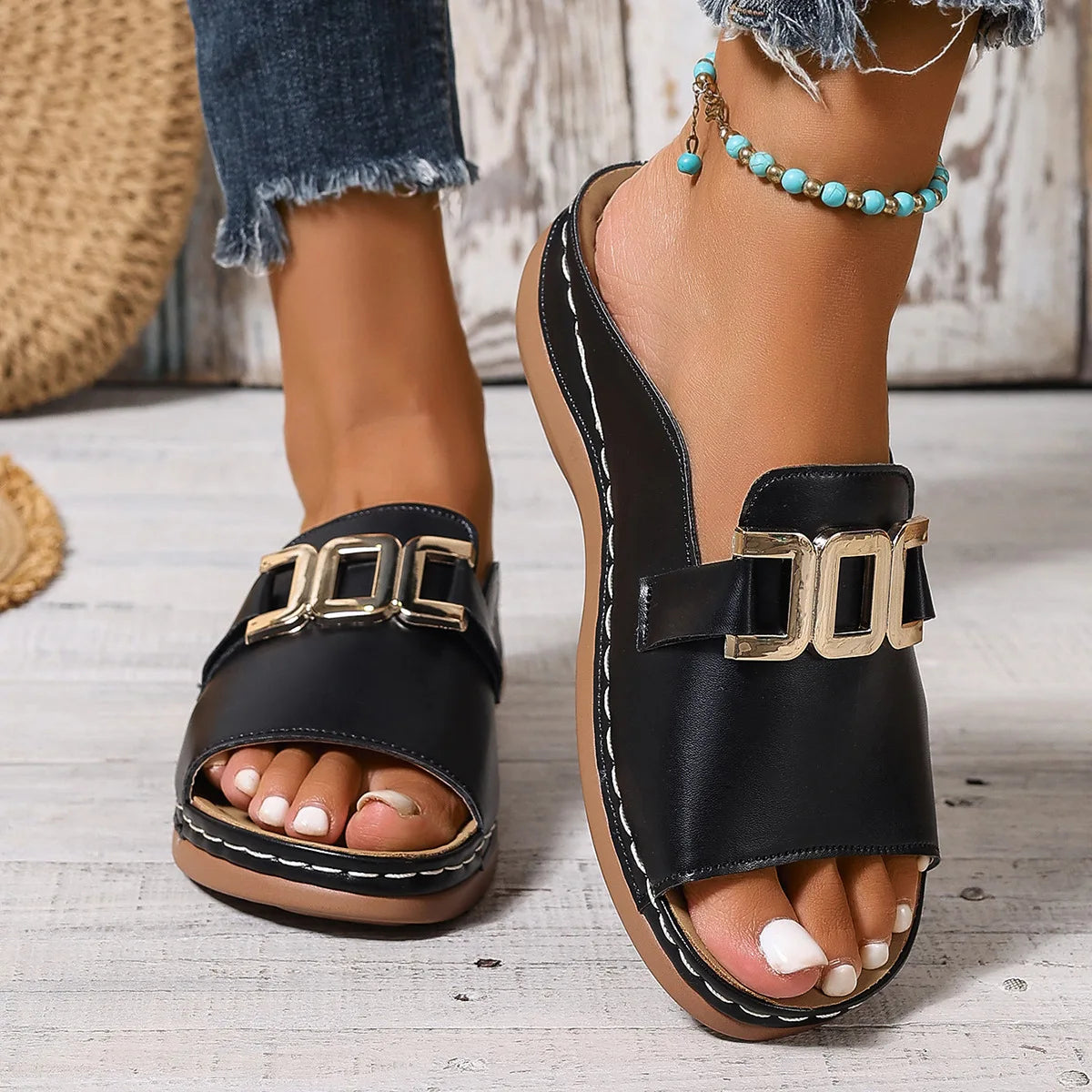 Women's New Casual Fashion Thick Bottom Sandals Model Large Size Simple Metal Buckle Fish Mouth Cool Slippers Summer Slippers