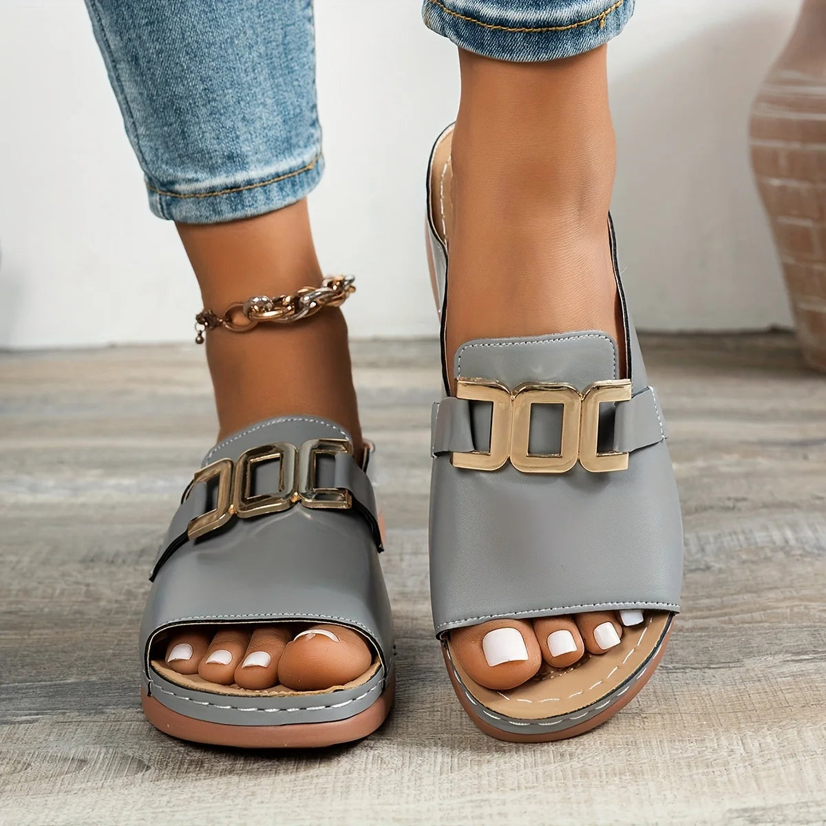 Women's New Casual Fashion Thick Bottom Sandals Model Large Size Simple Metal Buckle Fish Mouth Cool Slippers Summer Slippers