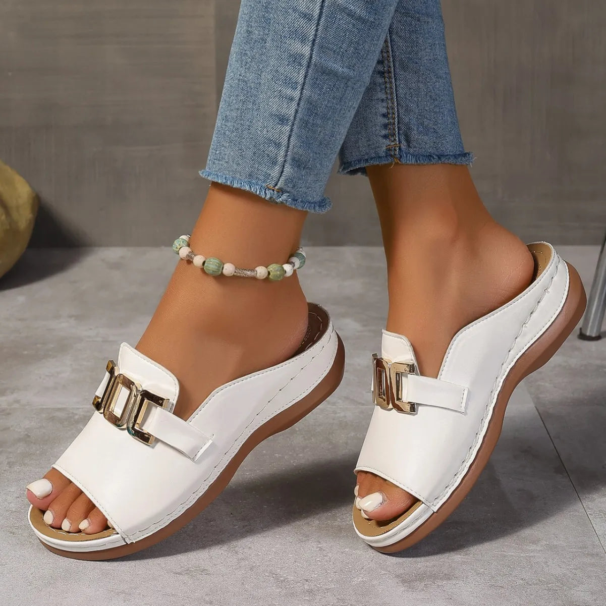 Women's New Casual Fashion Thick Bottom Sandals Model Large Size Simple Metal Buckle Fish Mouth Cool Slippers Summer Slippers